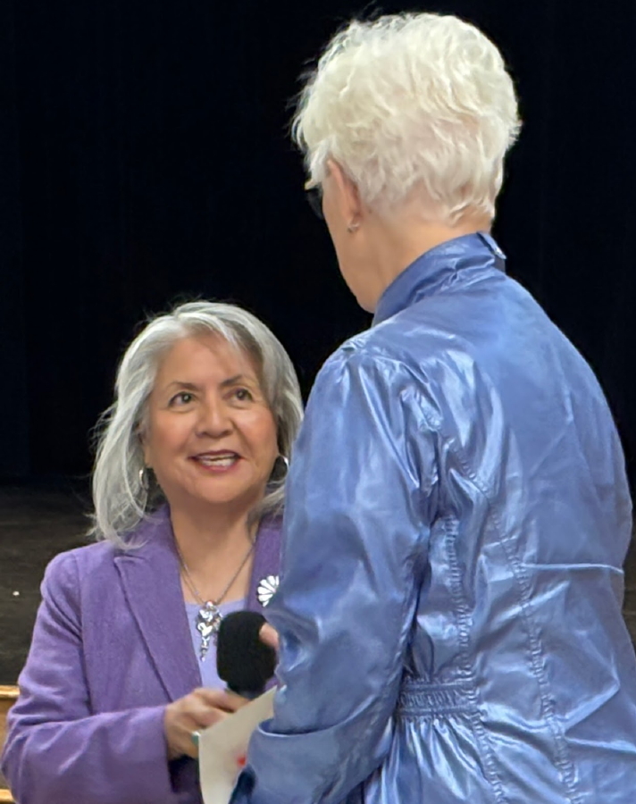 Dr. Laura Tohe is welcomed by Susan Zinn to SVE.